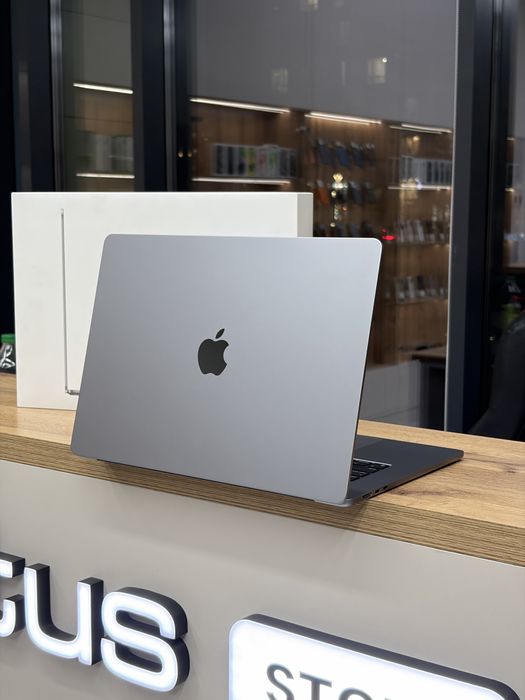Macbook Air 15 M3 8/256 gb | 99% |