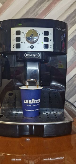 Продавам кафе автомат Делонги