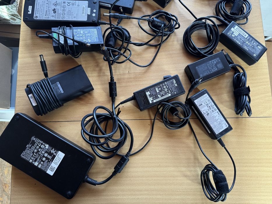 Incarcatoare laptop hp/acer/toshiba/universale 45w/65w/90w/150w