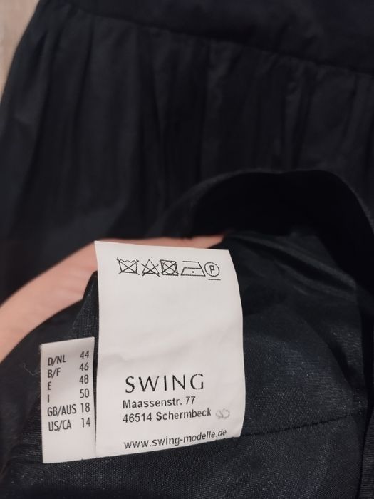 Официална черна рокля SWING