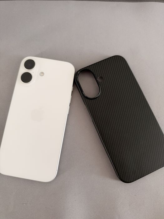 Продавам iPhone 17 256 e sim