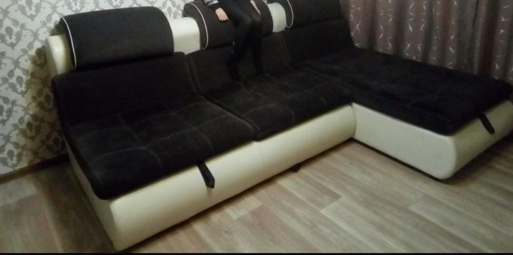 Продам Диван кожзам