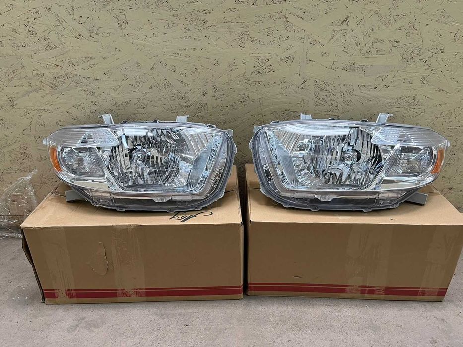 Фара на Тойота Хайлендер 2007- / Toyota Highlander 2010