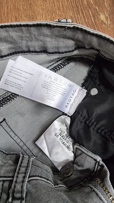 Двойка RED TAG для мальчиков 7-9 лет 
Отличном состоянии 
58 000 сум