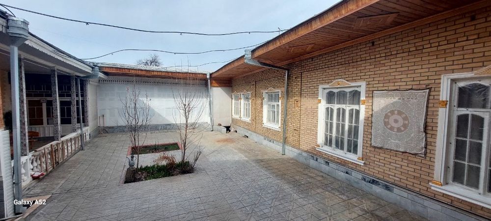 UY SOTILADI REGISTONDA non bozorchani arqasida Dari zanjir mahalasida