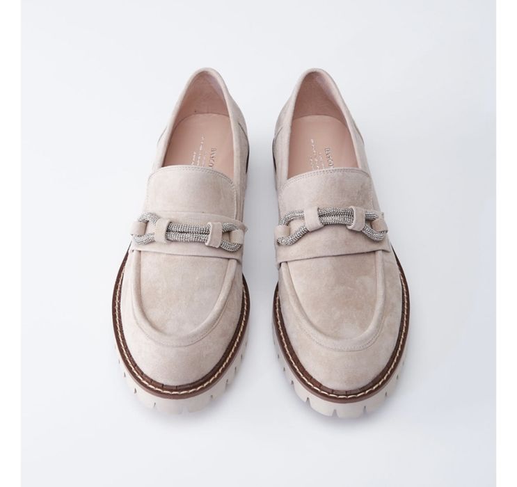 Продаю лоферы бежевый за 15.000 тенге