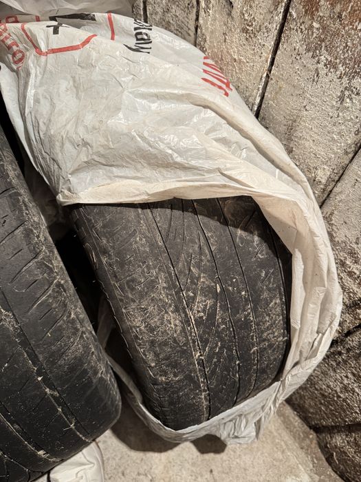 Резину продам комплект.