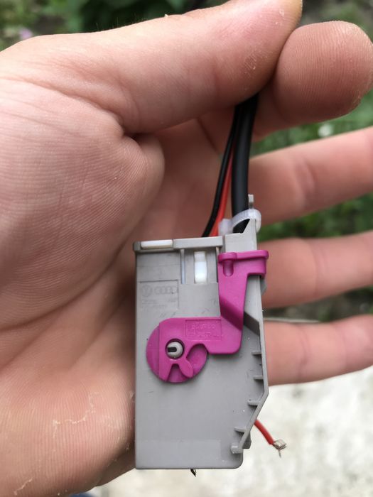 Modul AUX Bluetooth, RNS-E, 32 pini  Compatibil cu:  Audi A3, A4, A6,