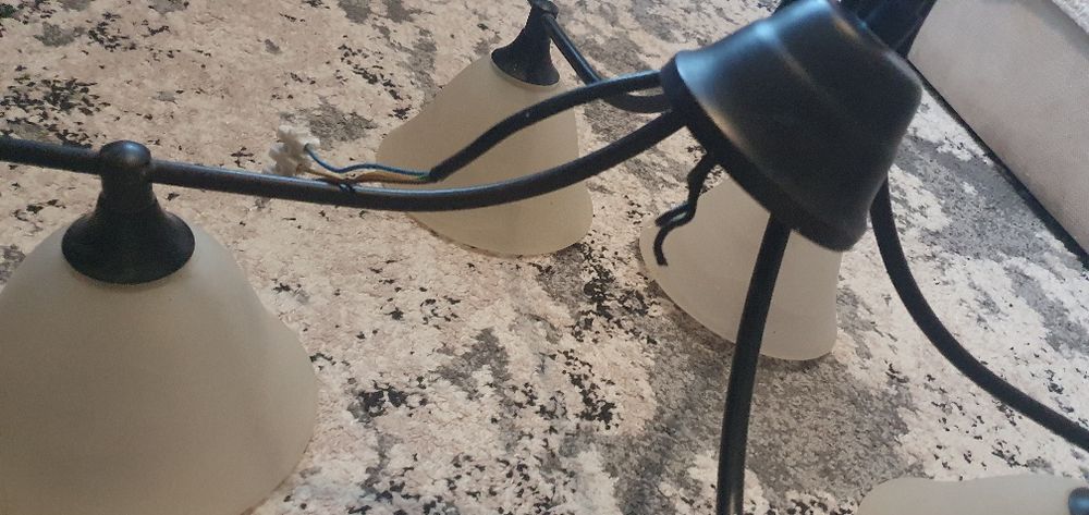 lustra cu 5 brate 200 lei