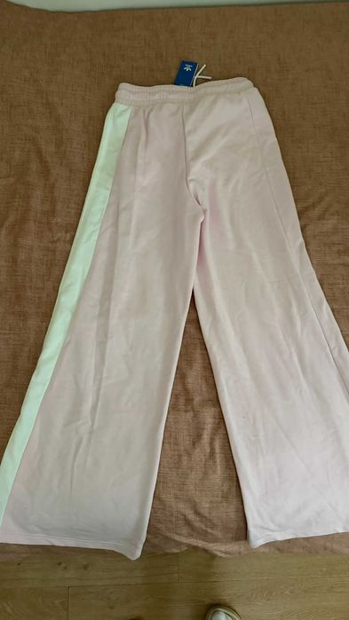 Розово чисто ново спортно долнище Adidas