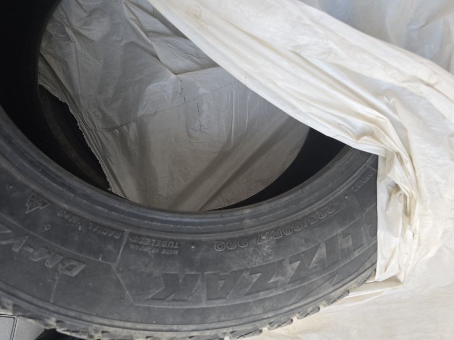 Шины зимние Bridgestone б/у