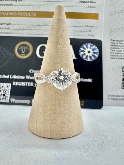 Сребърен пръстен с мойсанит (Диамант) 1 карат