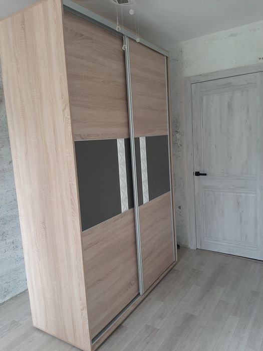 Продам  комплектом Шкаф+камод