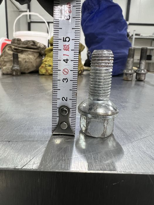 Болтове за джанти за Мерцедес (Mercedes)