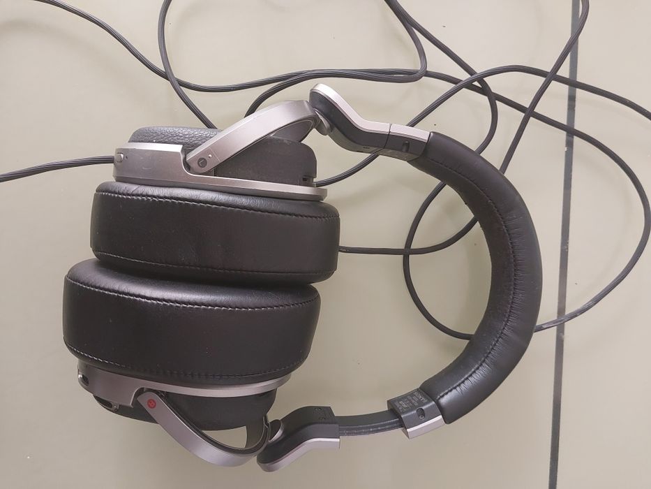 Casti Sony MDR-HW700