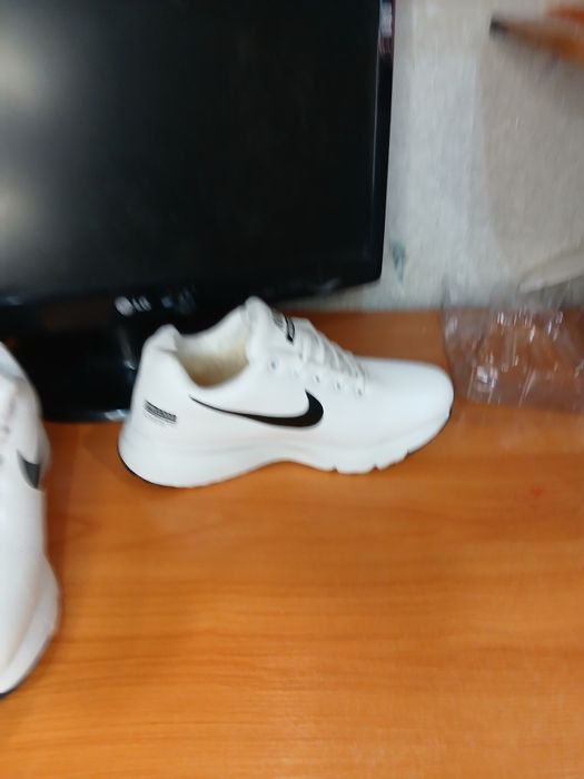 Кроссовки зимние