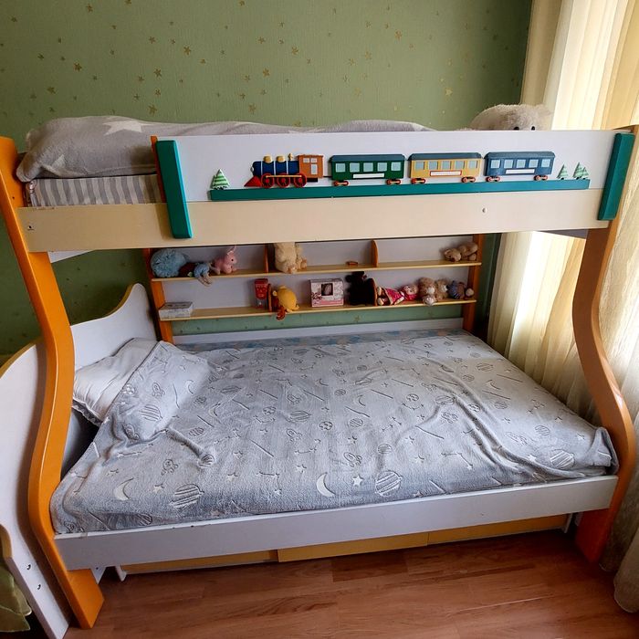 Продам кровать 3х ярусную