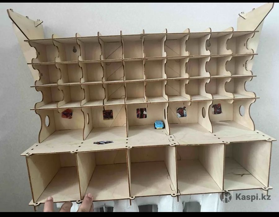 Продаю игрушечный гараж деревянный