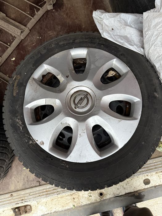 Желязни джанти с гуми и тасове за Opel Corsa
