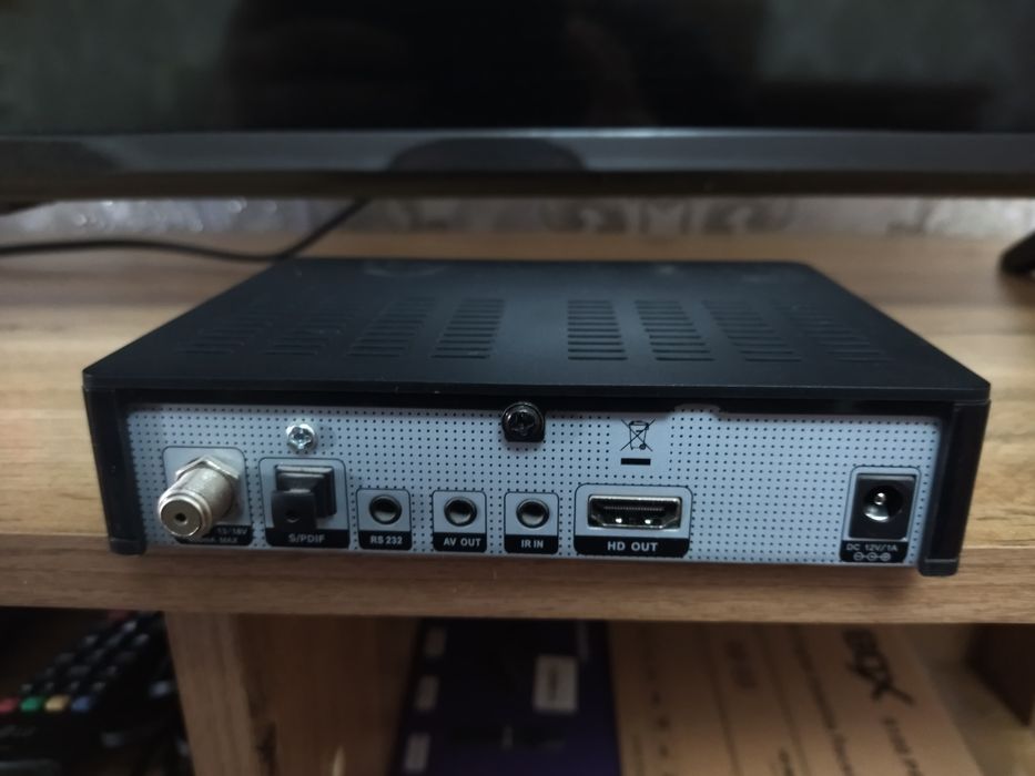 Тюнер продаётся HD s100 pro