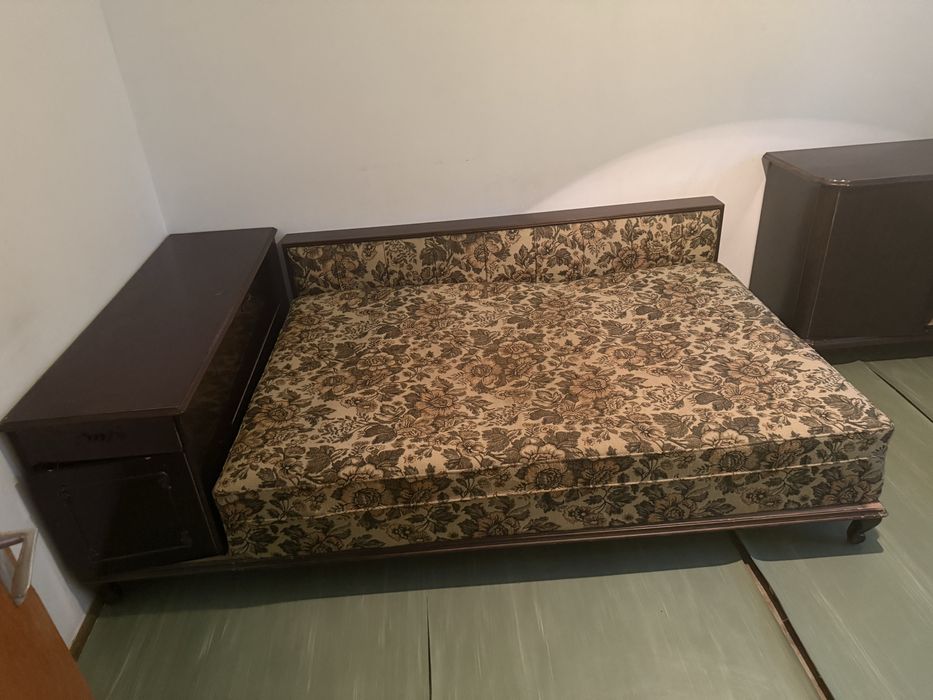 Donez mobila veche din lemn masiv