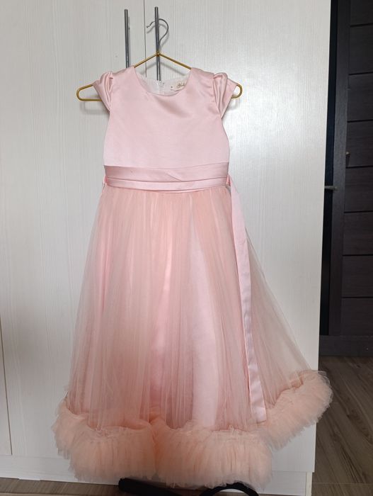 Нарядные плтаья для девочек