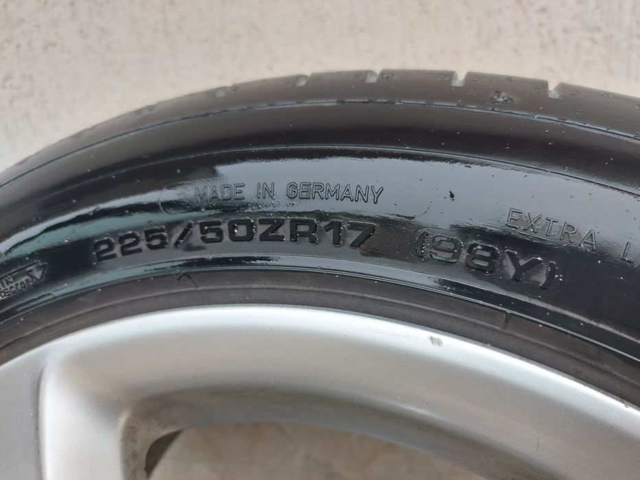 Гуми 2 броя DUNLOP 225/50/17R