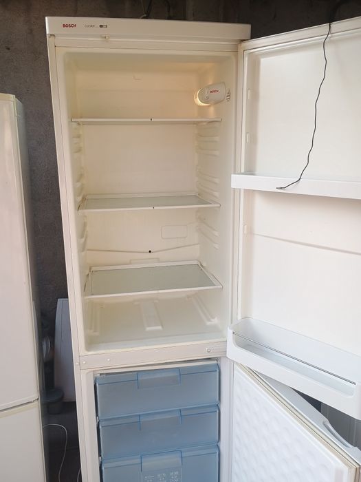 Frigider tip combină frigorifică 3 sertare la congelator