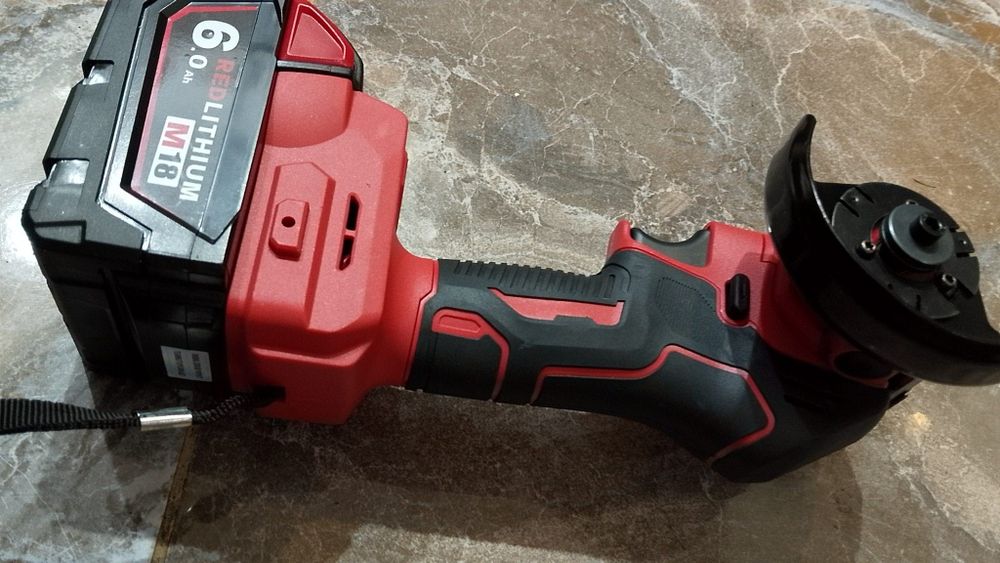 Mini flex milwaukee cu baterie de 6a NOU