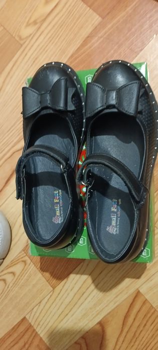 Продам туфли для девочек