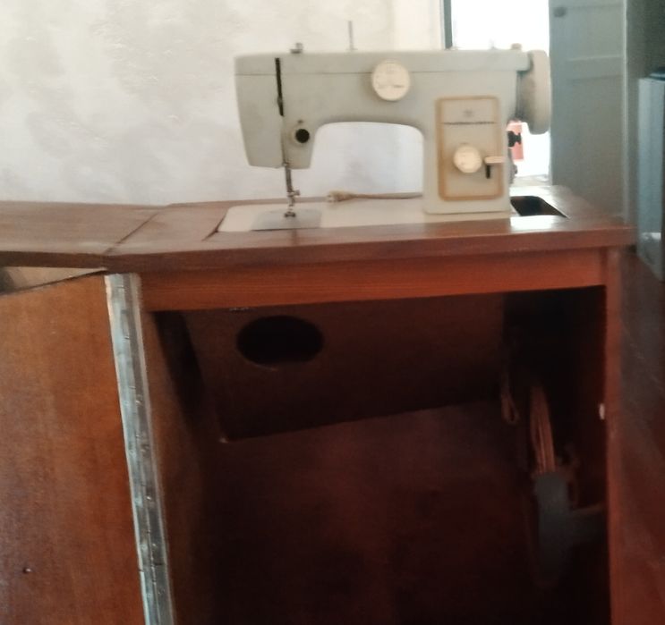 Б/У Щвейная Машинка Чайка на приводе