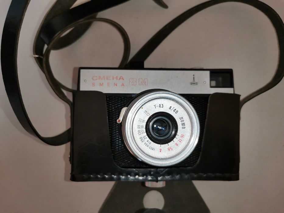 фотоапарати "Смена 8М" и "PRAKTIKA DPix 740Z"