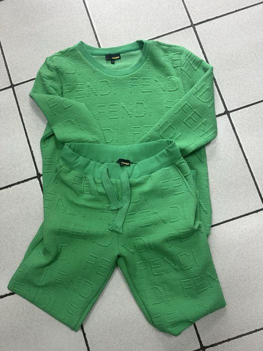 Продавам дамски екип три части размер Л