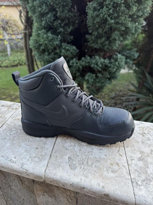 Дамски зимни обувки Nike Manoa Leather