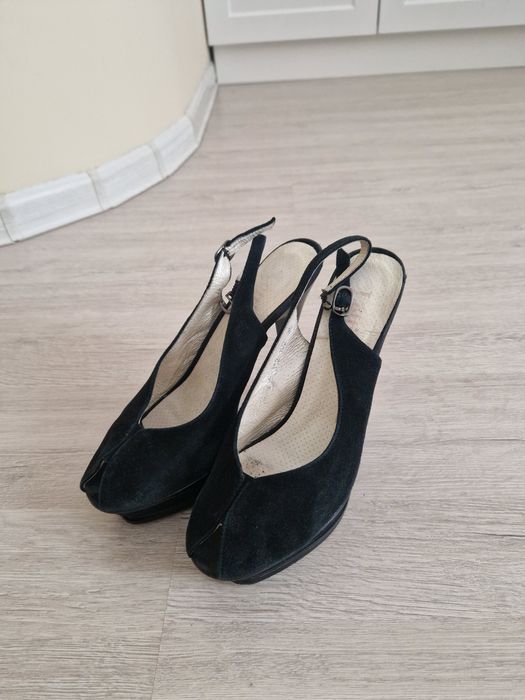 Продаются туфли разные