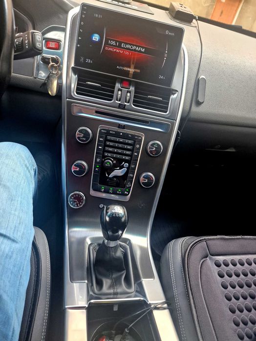Vând Volvo XC60 D5 4x4 (215 CP)
