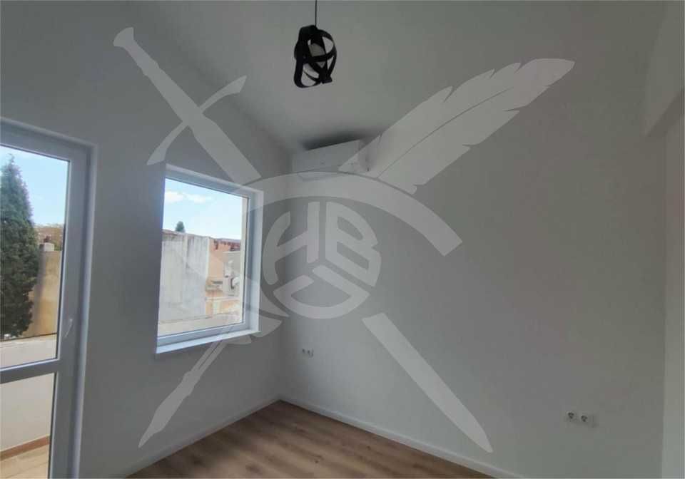 Дава се под наем Четиристаен апартамент в Варна, Център - 120 кв.м за 1000 € - Снимка #4