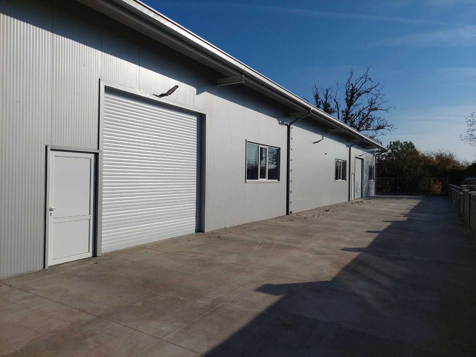 Дава се под наем Промишлена сграда в Казанлък - 435 кв.м за 1020 € - Снимка #1