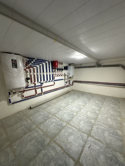 Уй сотилади 10 квартил ропарсдан уч километир