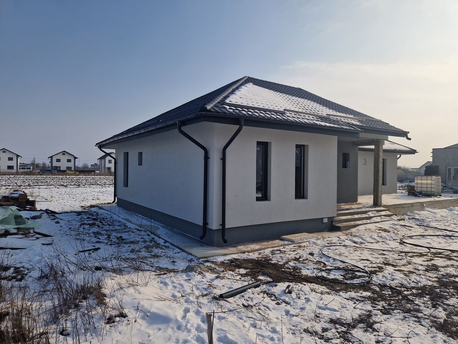 Casă parter 3 dormitoare la cheie Dragomirești Vale