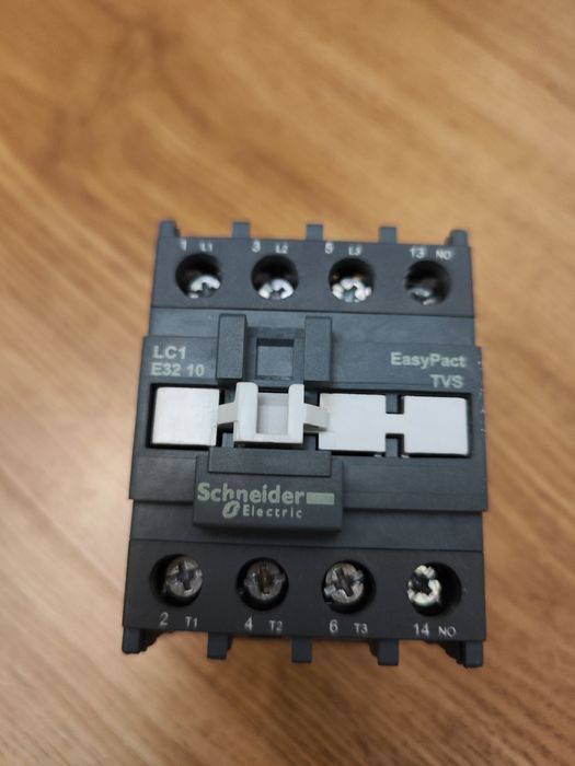 Contactor Schneider EasyPact TVS 32 A trifazat