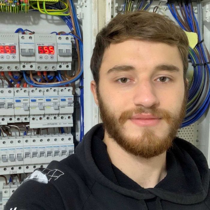 Услуги электрик. Замена розеток, автоматов, электромонтаж недорого