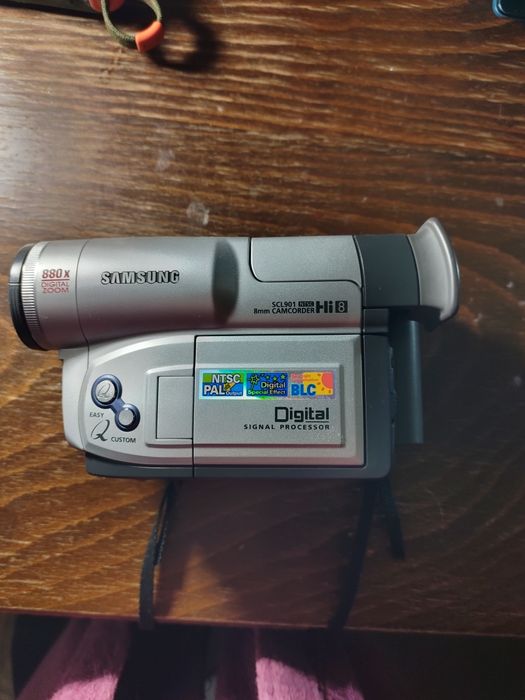 Vând cameră video Samsung model SCL901