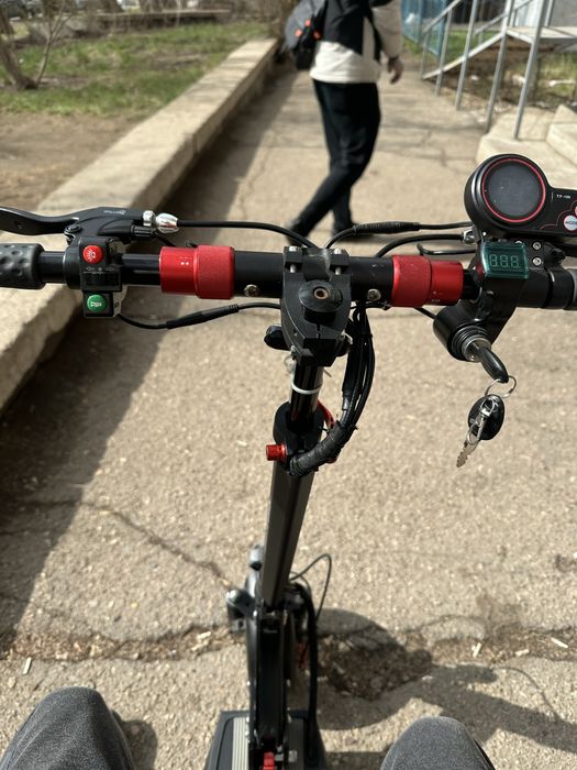 Продам электросамокат Kugoo m4 pro