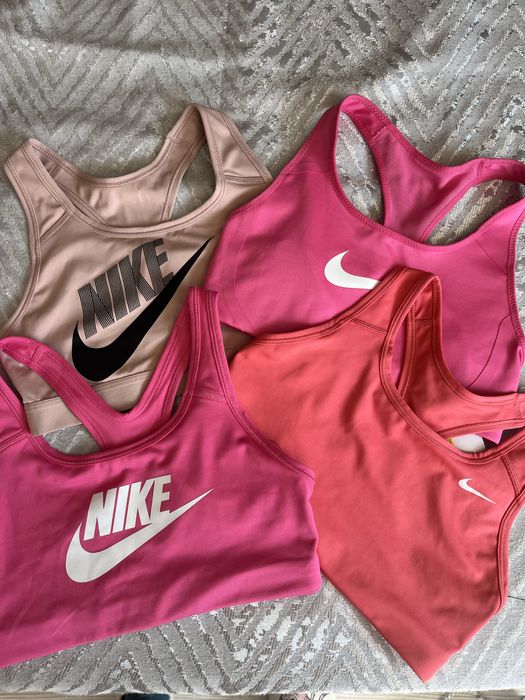 Спортни бюстиета Nike