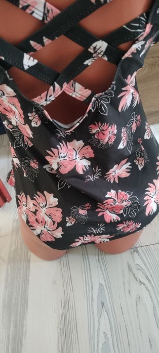 Vând Costum baie