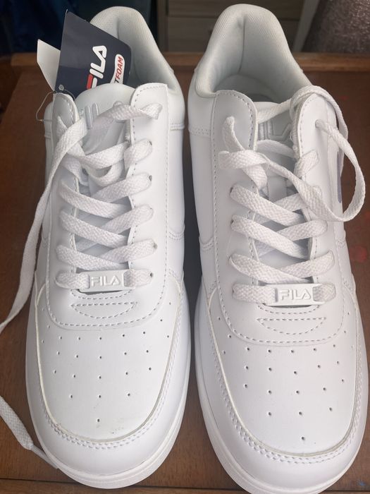 Кроссовки продам