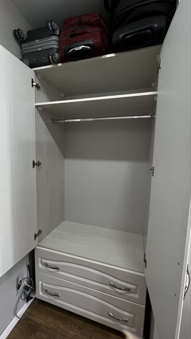 Продам шкаф белый