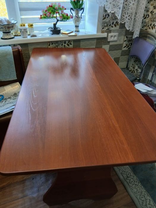 Стол обеденный большой