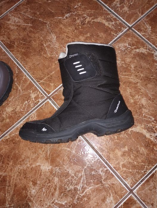 Vând ghete QUECHUA mărimea 38